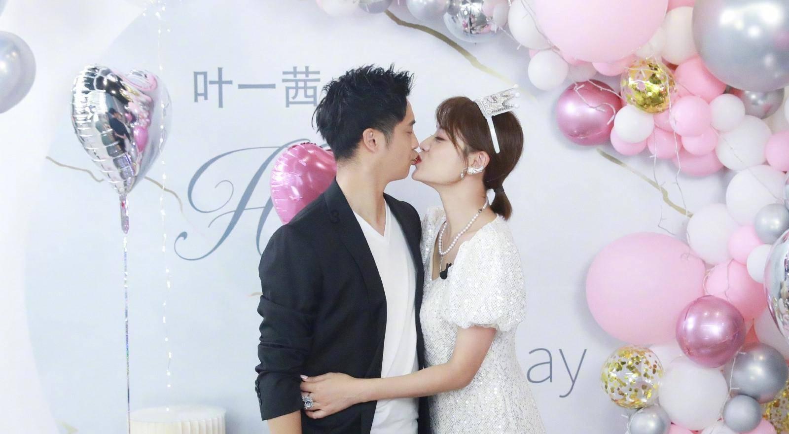 吴昕最新杂志,茶色系妆容像香甜的糖炒栗子,让人眼前一亮