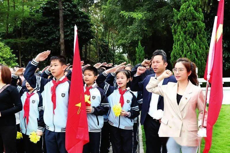 1960年，武则天孙女墓出土，墓中一人枯坐千年，引出一段爱情故事